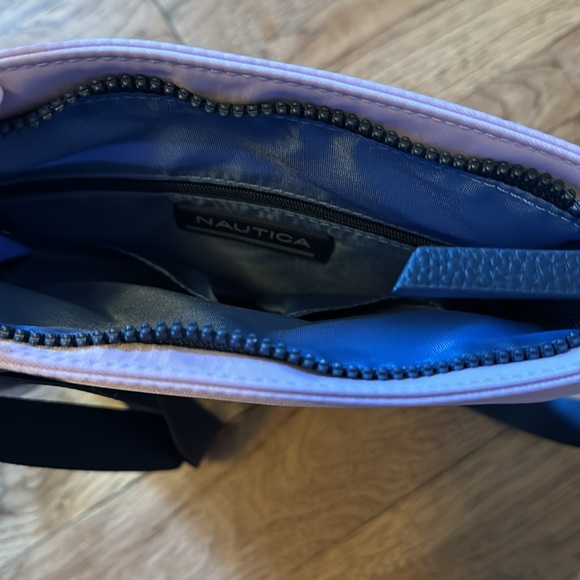 NWT.  Cute Purple purse. Adjustable strap - Picture 3 of 5